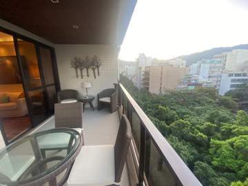 Ótima localização - Apartamento frontal de 86 m², sol da manhã, sala, duas suítes, varandão, cozinha americana. - IP2112