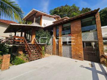 Agatê Imóveis vende Excelente Casa Triplex em Condomínio de 378 m² Itaipu - Niterói por R$ 1.490.000,00 reais. - HTCN40120