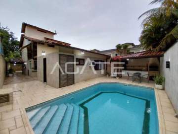 Agatê Imóveis vende excelente casa duplex estilo colonial com 236m² - R$ 1.980.000,00 - Camboinhas - Niterói. - HTCA40189