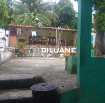 Imperdível - Diluane Imóveis Vende. Excelente Terreno com 400m². Com duas casas. Praça Tio Sam. Possibilidade de Galpão. Estacionamento e Pequena Média e Grande Empresas. - NTCA40004