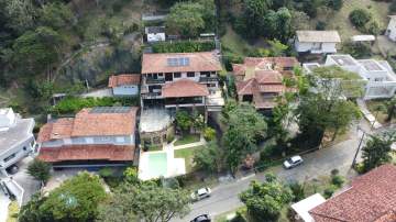Ótima localização - À venda casa com 04 quartos, sendo 02 suítes, dentro de condomínio em Itaipu, Região Oceânica de Niterói/RJ - NTCN40040