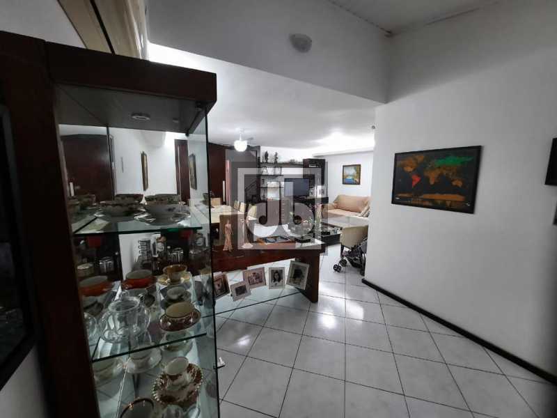 2CasaExcelenteAltoLuxoEmFrente - 2