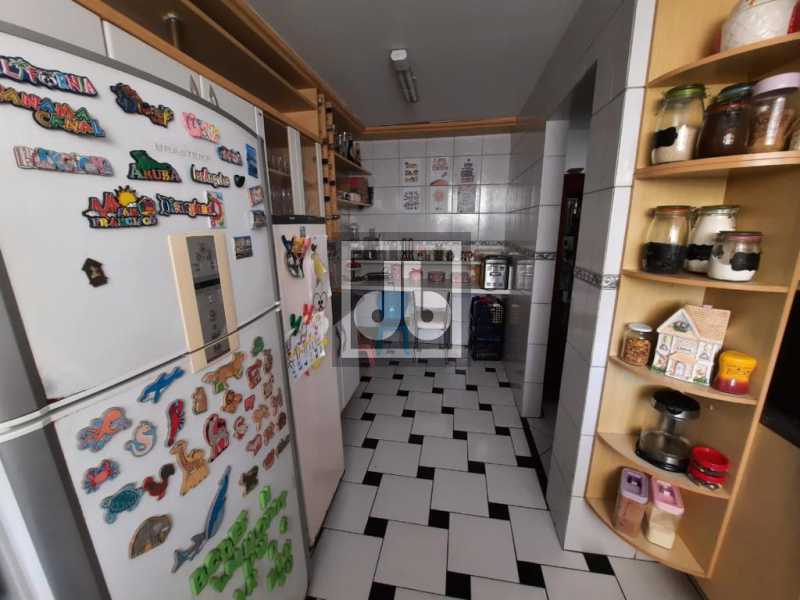8CasaExcelenteAltoLuxoEmFrente - 8