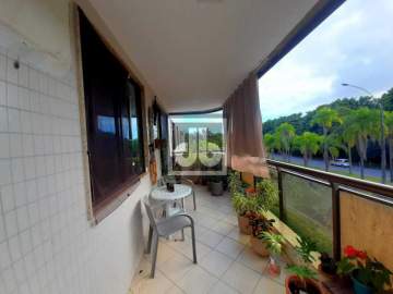 Ótima localização - RECREIO 3 QUADRA DA PRAIA VARANDA 2 QUARTOS SENDO 1 SUITE DEPENDÊNCIA DE EMPREGADA 2 VAGAS PRÉDIO COM PISCINA - JBRB213802