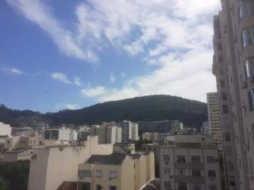 LOCALIZAÇÃO PRIVILEGIADA - RUA PAISSANDU - TRADICIONAL PELAS SUAS PALMEIRAS IMPERIAIS. ANDAR ALTO, FUNDOS/LATERAL, CLARÍSSIMO, SILENCIOSO. COMPOSTO DE SALA, DOIS QUARTOS, GARAGEM DEMARCADA, 56 M2 - JBF29185