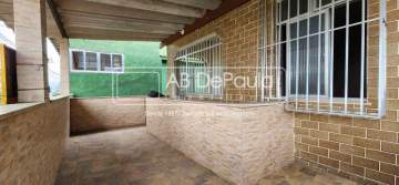 OPORTUNIDADE ÚNICA! - REALENGO - ÓTIMA CASA, 3 Qtos, edificada em centro de terreno com 225m2 (9,00m x 25,00m), DESOCUPADA - ABCA30213