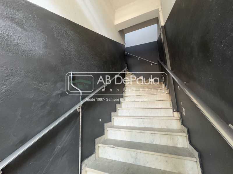 Conheça ESCADA DE ACESSO AO AP. do imóvel - ALUGA EM SULACAP - AV. ALBERICO DINIZ, 1567 - APARTAMENTO COM 01 QUARTO - EM CIMA DA PADARIA RIO TINTO - ABAP10079 - 16 ESCADA DE ACESSO AO AP. - 16