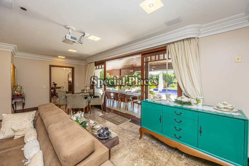 SALA - 8