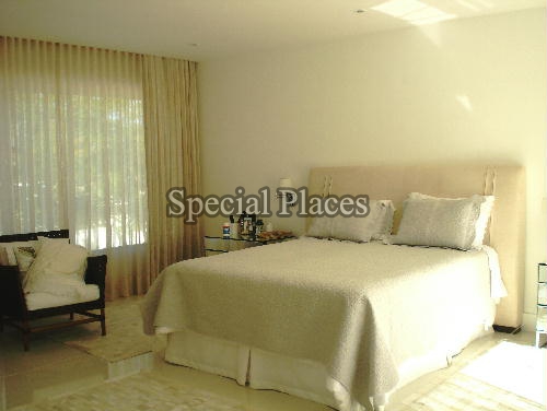 SUITE 4 - 25
