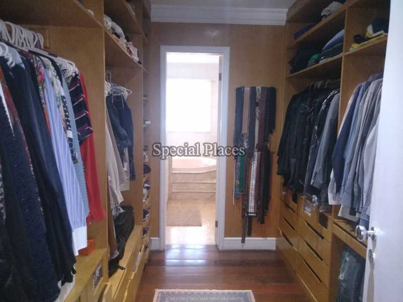 25 suite master closet - 24