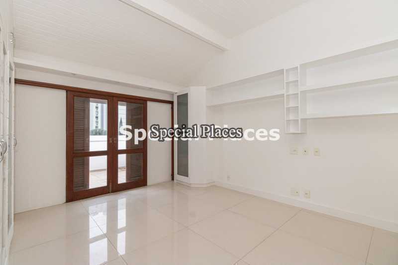 22 SUITE - 22