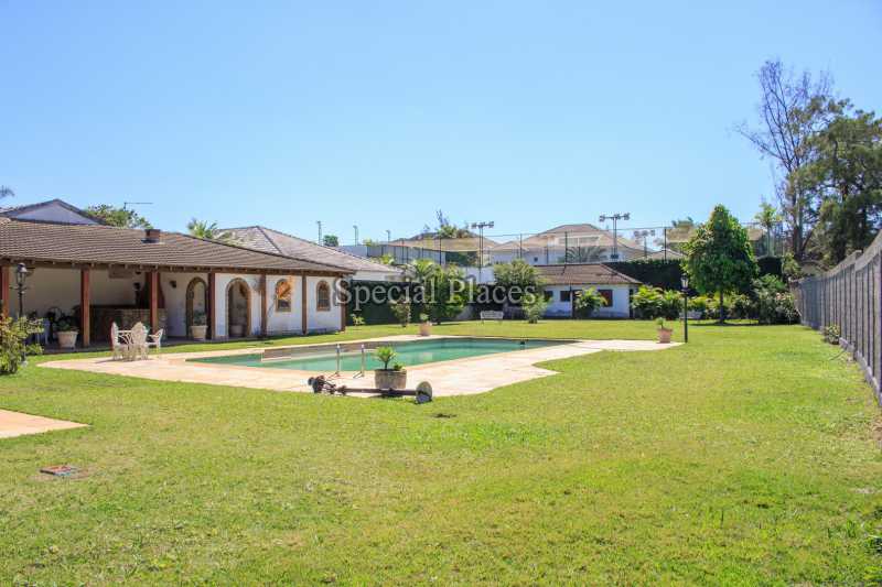 TERRENO COM ANEXO - 8