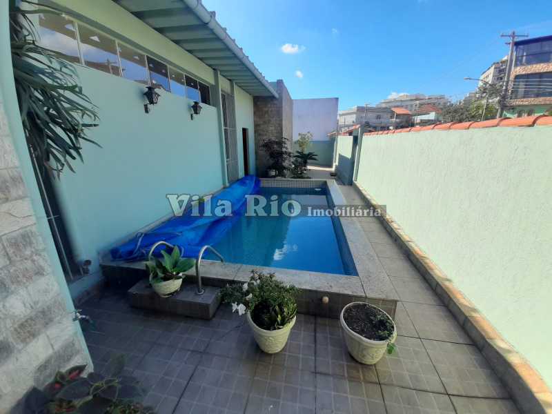 14.1 PISCINA. - 27