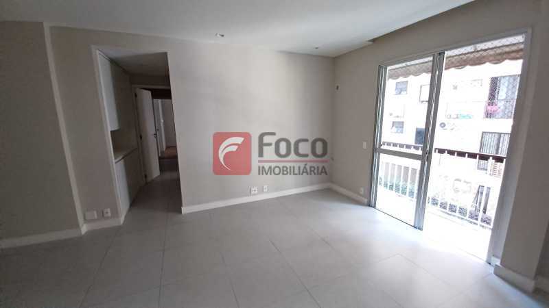 Conheça 1 do imóvel - OPORUNIDADE 2 SUITES 1 VAGA TODO REFORMADO !! - JBAP21698 - 1 1 - 1