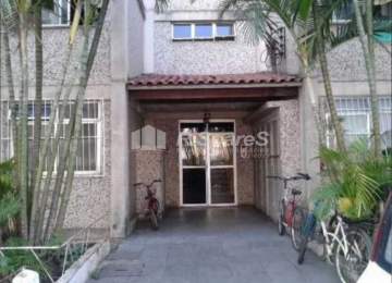 Apartamento de dois quartos na Estrada da Água Branca em Padre Miguel - condomínio Parque Água Branca. - VVAP21461