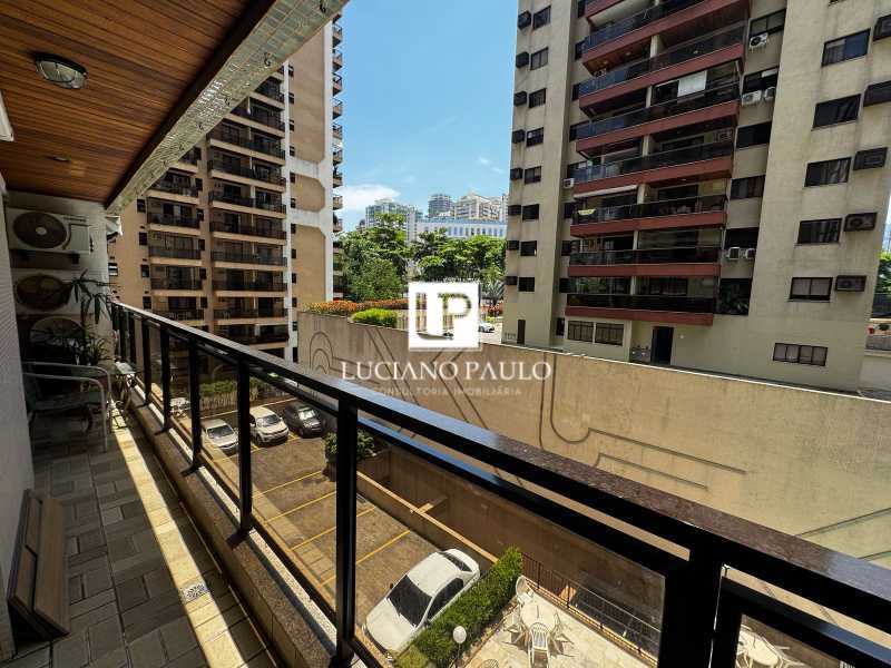 Conheça varanda 01 do imóvel - Apartamento à venda Avenida Prefeito Dulcídio Cardoso, Barra da Tijuca, Rio de Janeiro - R$ 1.258.000 - LPAP21206 - 8 varanda 01 - 8